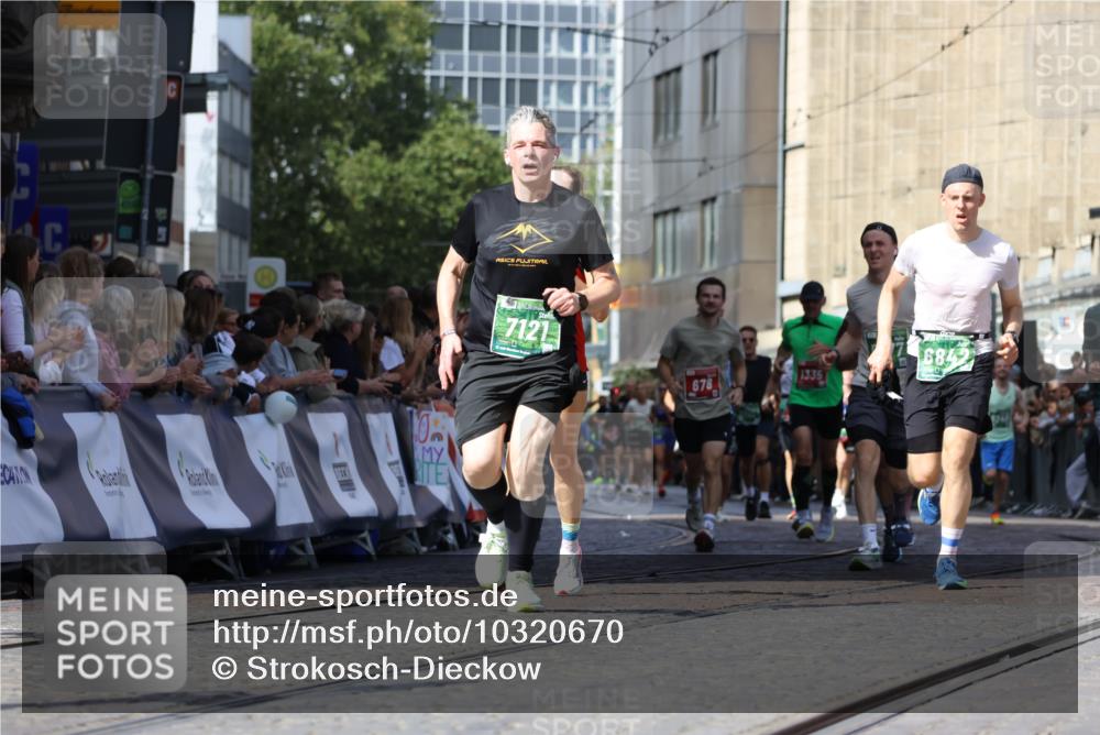 13.09.2026 - 21. swb-Marathon Bremen Strokosch-Dieckow http://msf.ph/oto/10320670 13.09.2026 13:08:36 Ziel 339, 678, 1335, 1696, 2098, 2266, 2844, 3808, 4247, 5594, 8655, 9582, 715, 3110, 3276, 3330, 4033, 5377, 6842, 7064, 7121, 8555, 9240, 9411, 9702, 9867, 9906 meine-sportfotos.de