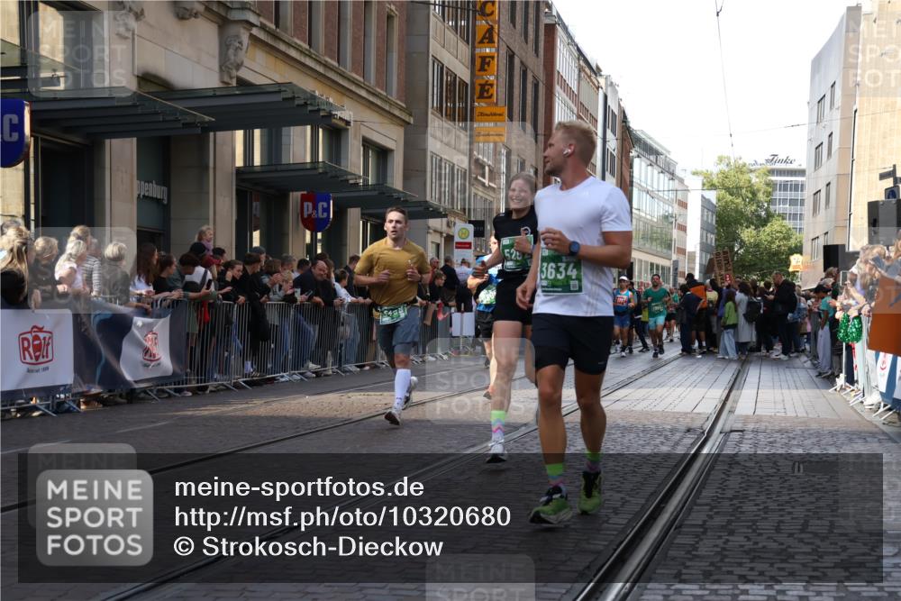 13.09.2026 - 21. swb-Marathon Bremen Strokosch-Dieckow http://msf.ph/oto/10320680 13.09.2026 13:17:55 Ziel 1146, 1419, 1631, 1872, 2260, 2671, 3241, 3458, 3514, 3634, 4131, 4733, 5292, 5460, 5695, 5948, 6152, 6290, 6448, 7491, 7954, 8094, 8943, 8944, 9134, 9609, 10065, 13150, 771, 948, 1297, 1797, 2001, 2125, 2234, 2634, 2812, 3051, 3192, 3760, 4171, 4286, 4374, 4498, 4499, 4620, 5041, 5530, 5817, 5935, 7901, 8250, 8805, 8869, 9400, 9505, 9595, 9596, 9837, 13041, 13107 meine-sportfotos.de