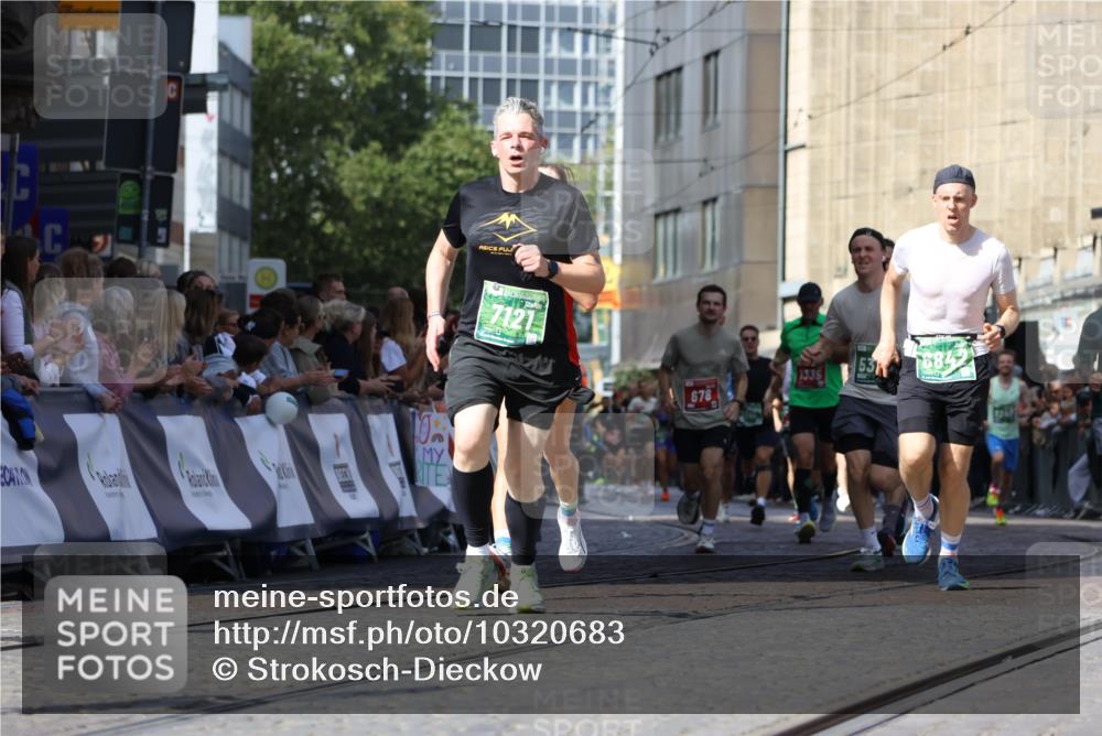 13.09.2026 - 21. swb-Marathon Bremen Strokosch-Dieckow http://msf.ph/oto/10320683 13.09.2026 13:08:36 Ziel 339, 678, 1335, 1696, 2098, 2266, 2844, 3808, 4247, 5594, 8655, 9582, 715, 3110, 3276, 3330, 4033, 5377, 6842, 7064, 7121, 8555, 9240, 9411, 9702, 9867, 9906 meine-sportfotos.de