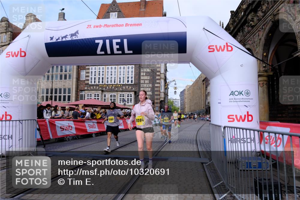 13.09.2026 - 21. swb-Marathon Bremen Tim E. http://msf.ph/oto/10320691 13.09.2026 10:58:47 Ziel 10878, 10879, 11004, 11030, 11152, 11189, 11202, 11384, 11403, 11455, 11686, 11750, 11906, 11953, 11955, 12092, 12180, 12237, 12320, 12499, 12505, 12518 meine-sportfotos.de