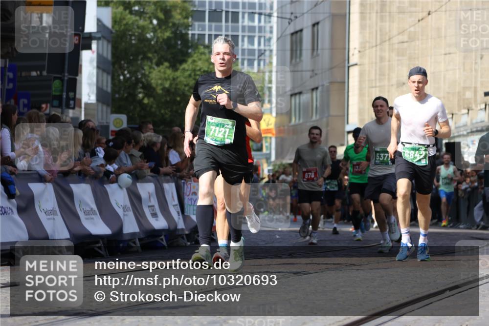 13.09.2026 - 21. swb-Marathon Bremen Strokosch-Dieckow http://msf.ph/oto/10320693 13.09.2026 13:08:36 Ziel 339, 678, 1335, 1696, 2098, 2266, 2844, 3808, 4247, 5594, 8655, 9582, 715, 3110, 3276, 3330, 4033, 5377, 6842, 7064, 7121, 8555, 9240, 9411, 9702, 9867, 9906 meine-sportfotos.de