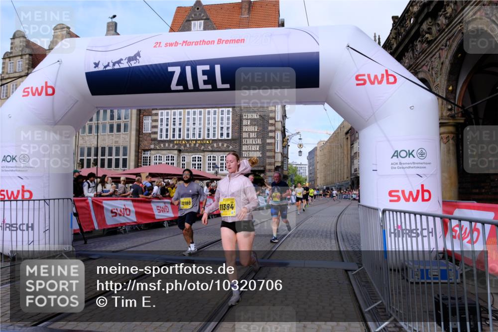 13.09.2026 - 21. swb-Marathon Bremen Tim E. http://msf.ph/oto/10320706 13.09.2026 10:58:47 Ziel 10878, 10879, 11004, 11030, 11152, 11189, 11202, 11384, 11403, 11455, 11686, 11750, 11906, 11953, 11955, 12092, 12180, 12237, 12320, 12499, 12505, 12518 meine-sportfotos.de