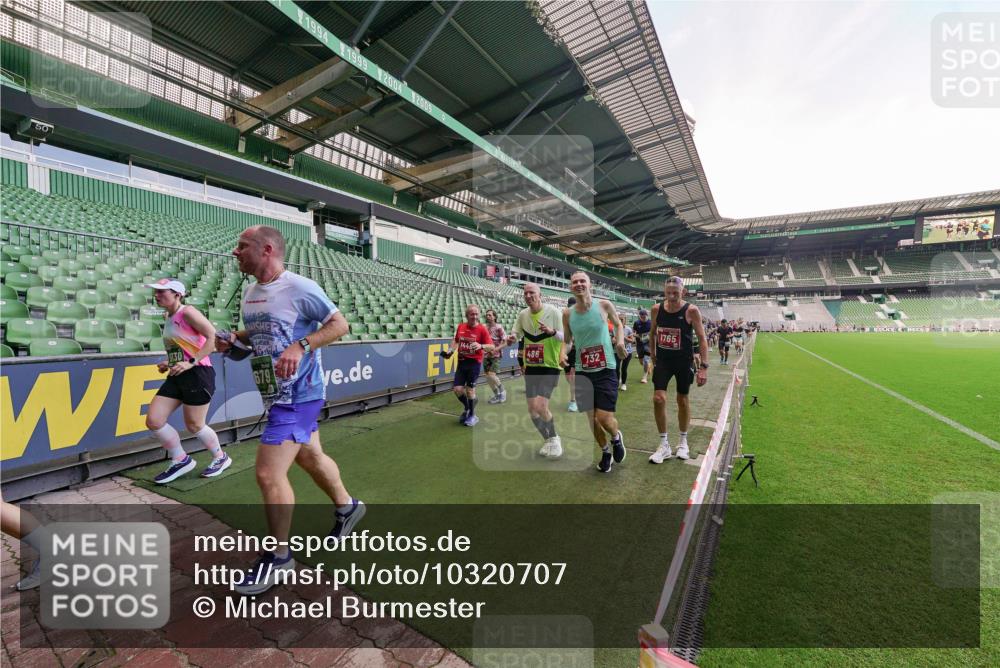 13.09.2026 - 21. swb-Marathon Bremen Michael Burmester http://msf.ph/oto/10320707 13.09.2026 13:20:26 Laufen im Stadion 333, 464, 512, 620, 704, 938, 1066, 1129, 1156, 1158, 1409, 1439, 1446, 1506, 1676, 1697, 1756, 1808, 1815, 1846, 1916, 2010, 2028, 2064, 2139, 2201, 2240, 2258, 2278, 2315, 2349, 2394, 2395, 2414, 2417, 2437, 2501, 2519, 2533, 2557, 2563, 2588, 2626, 2689, 2694, 2695, 2702, 2703, 2722, 2736, 2756, 2793, 2843, 2845, 2886, 2983, 3004, 3010, 3017, 3018, 3031, 3035, 3036, 3037, 3046, 3059, 3070, 3072, 3074, 3102, 3116, 3139, 3189, 3198, 3243, 3263, 3264, 3310, 3315 meine-sportfotos.de