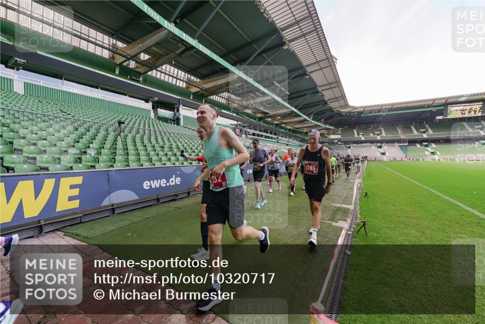 13.09.2026 - 21. swb-Marathon Bremen Michael Burmester http://msf.ph/oto/10320717 13.09.2026 13:20:27 Laufen im Stadion 333, 464, 512, 620, 704, 938, 1066, 1129, 1156, 1158, 1409, 1439, 1446, 1506, 1676, 1697, 1756, 1808, 1815, 1846, 1916, 2010, 2028, 2064, 2139, 2201, 2240, 2258, 2278, 2315, 2349, 2394, 2395, 2414, 2417, 2437, 2501, 2519, 2533, 2557, 2563, 2588, 2626, 2689, 2694, 2695, 2702, 2703, 2722, 2736, 2756, 2793, 2843, 2886, 2983, 3004, 3010, 3017, 3018, 3031, 3035, 3036, 3037, 3046, 3059, 3070, 3072, 3074, 3102, 3116, 3139, 3189, 3198, 3243, 3263, 3264, 3310, 3315 meine-sportfotos.de