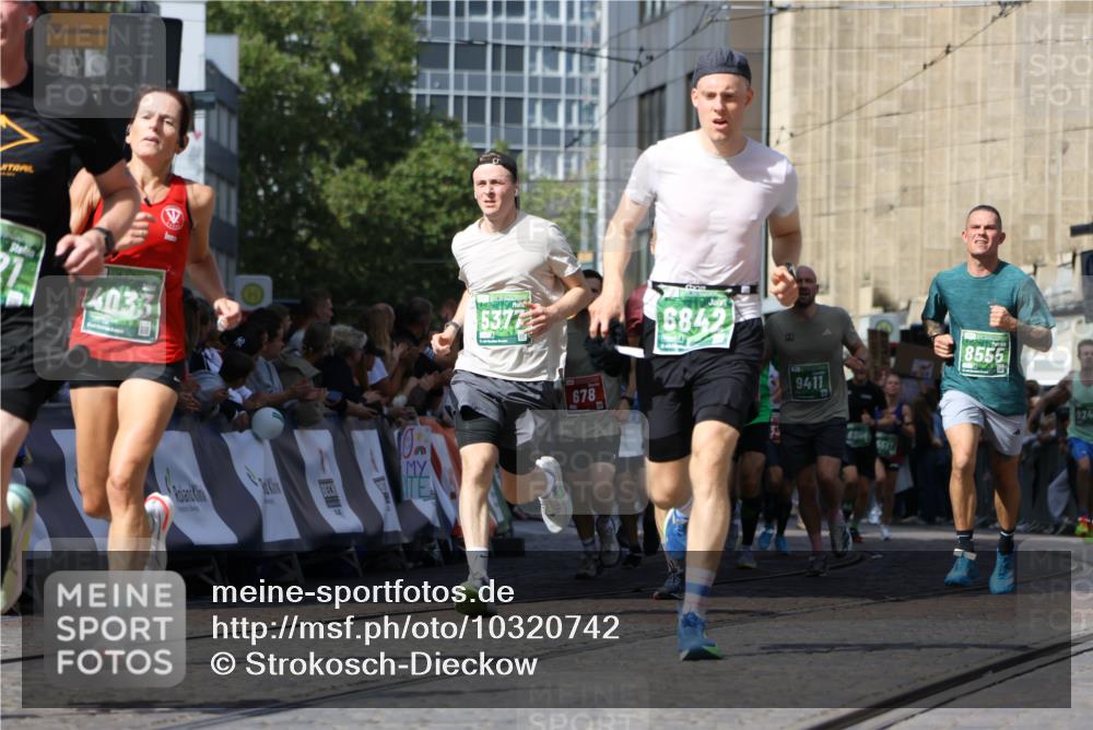 13.09.2026 - 21. swb-Marathon Bremen Strokosch-Dieckow http://msf.ph/oto/10320742 13.09.2026 13:08:38 Ziel 339, 678, 1335, 1696, 2098, 2266, 2844, 3808, 4247, 5594, 8655, 9582, 3110, 3276, 3330, 4033, 5377, 5517, 6842, 6906, 7121, 8555, 9240, 9411, 9702, 9867, 9906 meine-sportfotos.de