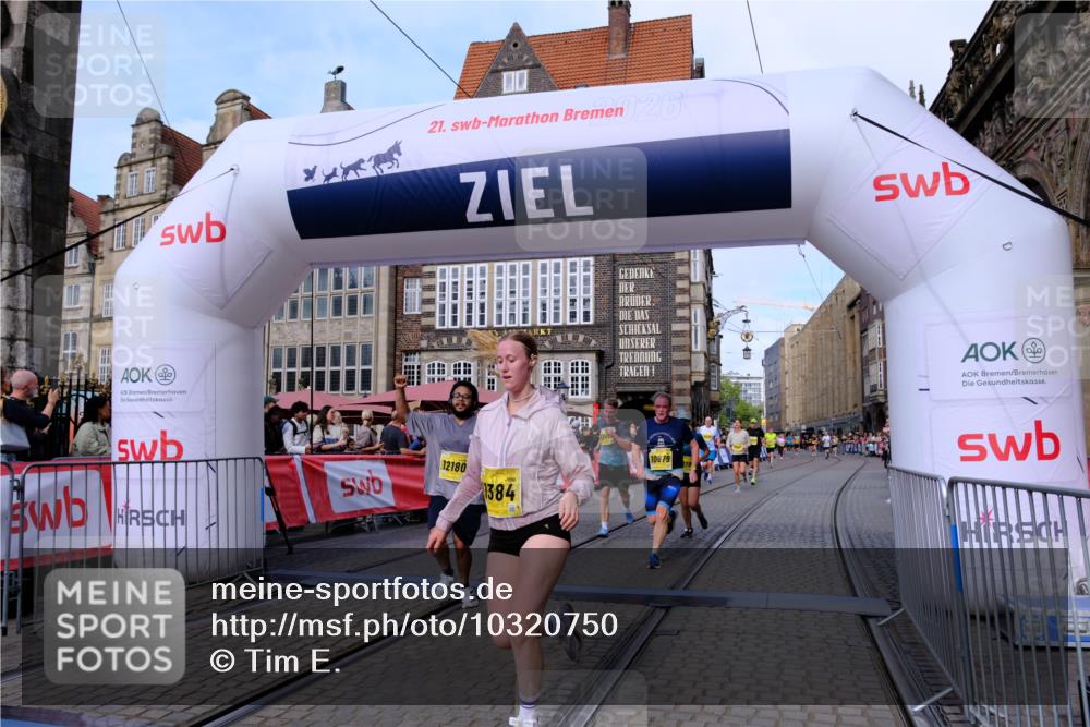 13.09.2026 - 21. swb-Marathon Bremen Tim E. http://msf.ph/oto/10320750 13.09.2026 10:58:47 Ziel 10878, 10879, 11004, 11030, 11152, 11189, 11202, 11384, 11403, 11455, 11686, 11750, 11906, 11953, 11955, 12092, 12180, 12237, 12320, 12499, 12505, 12518 meine-sportfotos.de