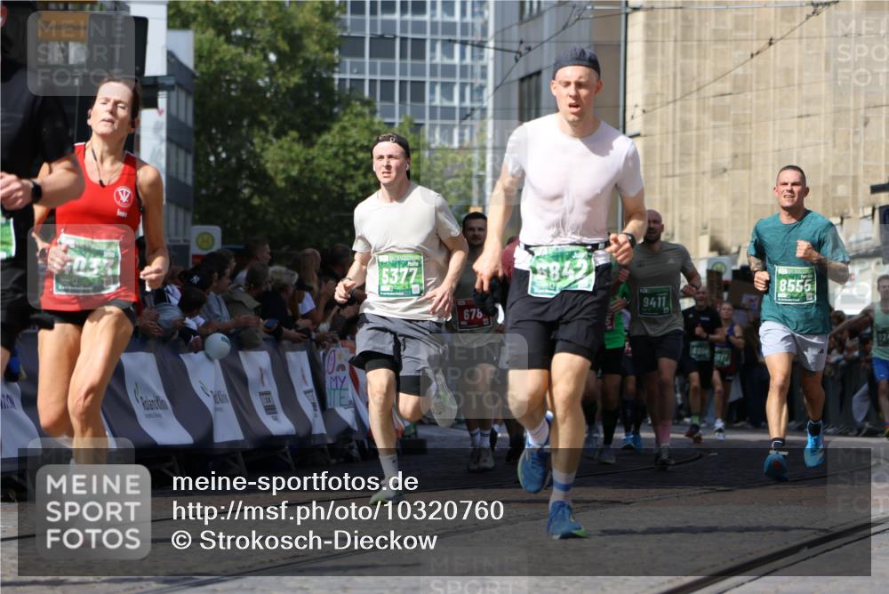 13.09.2026 - 21. swb-Marathon Bremen Strokosch-Dieckow http://msf.ph/oto/10320760 13.09.2026 13:08:38 Ziel 339, 678, 1335, 1696, 2098, 2266, 2844, 3808, 4247, 5594, 8655, 9582, 3110, 3276, 3330, 4033, 5377, 5517, 6842, 6906, 7121, 8555, 9240, 9411, 9702, 9867, 9906 meine-sportfotos.de