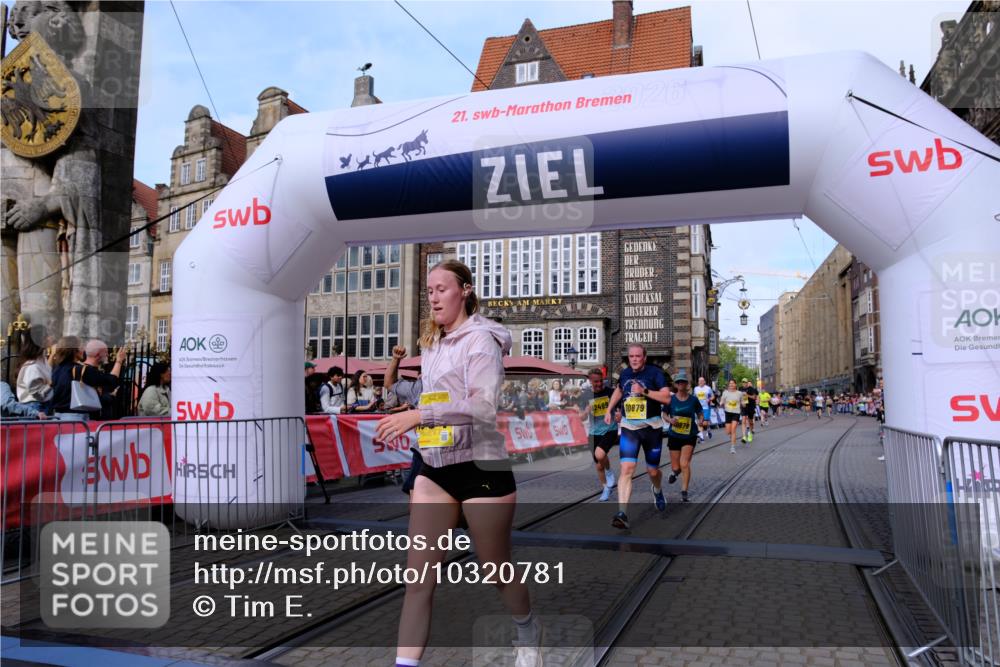 13.09.2026 - 21. swb-Marathon Bremen Tim E. http://msf.ph/oto/10320781 13.09.2026 10:58:47 Ziel 10878, 10879, 11004, 11030, 11152, 11189, 11202, 11384, 11403, 11455, 11686, 11750, 11906, 11953, 11955, 12092, 12180, 12237, 12320, 12499, 12505, 12518 meine-sportfotos.de