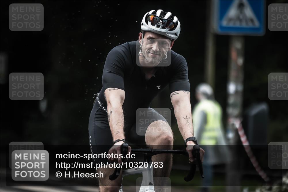 13.09.2026 - Stadtparktriathlon H.Heesch http://msf.ph/oto/10320783 13.09.2026 13:05:34 Radfahren 1198, 1276, 1352, 1377 meine-sportfotos.de