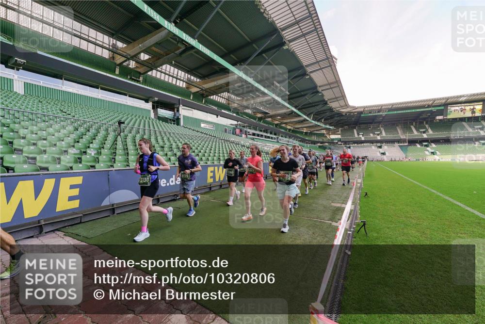 13.09.2026 - 21. swb-Marathon Bremen Michael Burmester http://msf.ph/oto/10320806 13.09.2026 13:20:33 Laufen im Stadion 333, 464, 512, 620, 704, 782, 938, 1066, 1129, 1156, 1158, 1316, 1409, 1439, 1446, 1676, 1697, 1756, 1808, 1815, 1846, 1916, 2010, 2028, 2064, 2139, 2201, 2240, 2258, 2278, 2315, 2349, 2394, 2395, 2414, 2417, 2437, 2501, 2519, 2533, 2588, 2626, 2689, 2694, 2695, 2702, 2703, 2722, 2736, 2756, 2793, 2843, 2886, 2983, 3004, 3010, 3017, 3018, 3031, 3035, 3036, 3037, 3046, 3059, 3070, 3074, 3102, 3116, 3139, 3144, 3189, 3243, 3263, 3264, 3310, 3315 meine-sportfotos.de