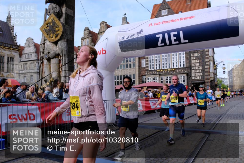 13.09.2026 - 21. swb-Marathon Bremen Tim E. http://msf.ph/oto/10320810 13.09.2026 10:58:48 Ziel 10878, 10879, 11004, 11030, 11152, 11189, 11202, 11384, 11403, 11455, 11686, 11750, 11953, 11955, 12092, 12180, 12237, 12320, 12499, 12505, 12518 meine-sportfotos.de