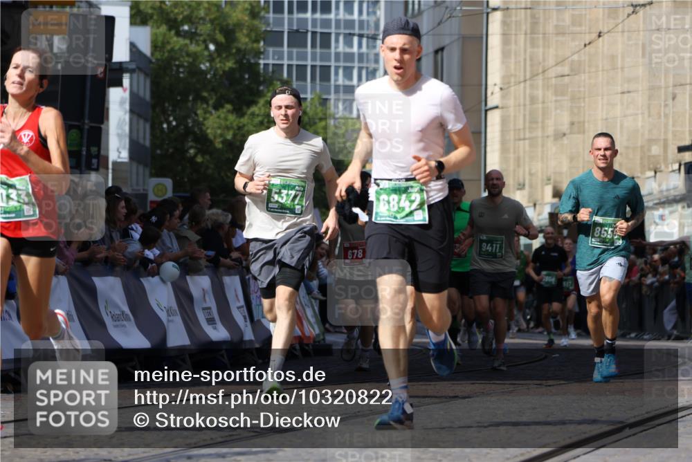 13.09.2026 - 21. swb-Marathon Bremen Strokosch-Dieckow http://msf.ph/oto/10320822 13.09.2026 13:08:38 Ziel 339, 678, 1335, 1696, 2098, 2266, 2844, 3808, 4247, 5594, 8655, 9582, 3110, 3276, 3330, 4033, 5377, 5517, 6842, 6906, 7121, 8555, 9240, 9411, 9702, 9867, 9906 meine-sportfotos.de