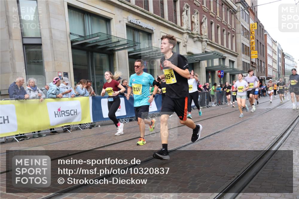 13.09.2026 - 21. swb-Marathon Bremen Strokosch-Dieckow http://msf.ph/oto/10320837 13.09.2026 10:58:52 Ziel 10383, 10415, 10427, 10477, 10492, 10668, 10843, 11034, 11086, 11125, 11267, 11301, 11302, 11500, 11602, 11913, 12015, 12118, 12127, 12131, 12200, 12267, 12271, 12297, 12537, 12541, 10254, 10485, 10787, 10794, 10832, 10878, 10879, 10948, 11030, 11189, 11228, 11267, 11278, 11488, 11743, 11955, 12130, 12176, 12237, 12320, 12414, 12499, 12505 meine-sportfotos.de