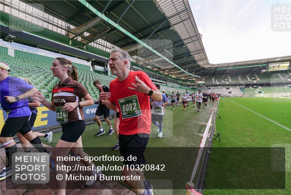 13.09.2026 - 21. swb-Marathon Bremen Michael Burmester http://msf.ph/oto/10320842 13.09.2026 13:20:37 Laufen im Stadion 333, 423, 464, 512, 620, 704, 782, 938, 1066, 1129, 1156, 1158, 1177, 1316, 1409, 1439, 1446, 1676, 1697, 1756, 1808, 1815, 1846, 1916, 2010, 2028, 2064, 2139, 2201, 2240, 2258, 2278, 2315, 2349, 2394, 2395, 2414, 2417, 2437, 2501, 2519, 2533, 2551, 2588, 2626, 2689, 2694, 2695, 2702, 2703, 2722, 2736, 2756, 2793, 2843, 2886, 3004, 3010, 3017, 3018, 3031, 3035, 3036, 3037, 3059, 3070, 3074, 3102, 3116, 3139, 3144, 3243, 3263, 3264, 3310, 3315 meine-sportfotos.de