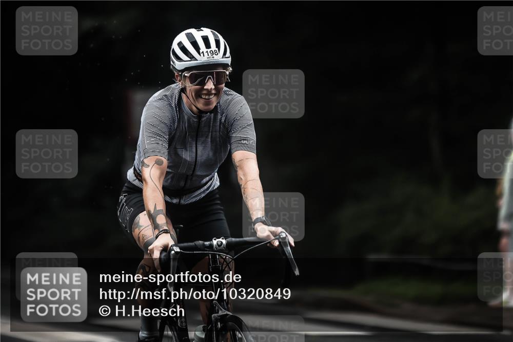 13.09.2026 - Stadtparktriathlon H.Heesch http://msf.ph/oto/10320849 13.09.2026 13:05:40 Radfahren 1198, 1265, 1276, 1377, 1420 meine-sportfotos.de