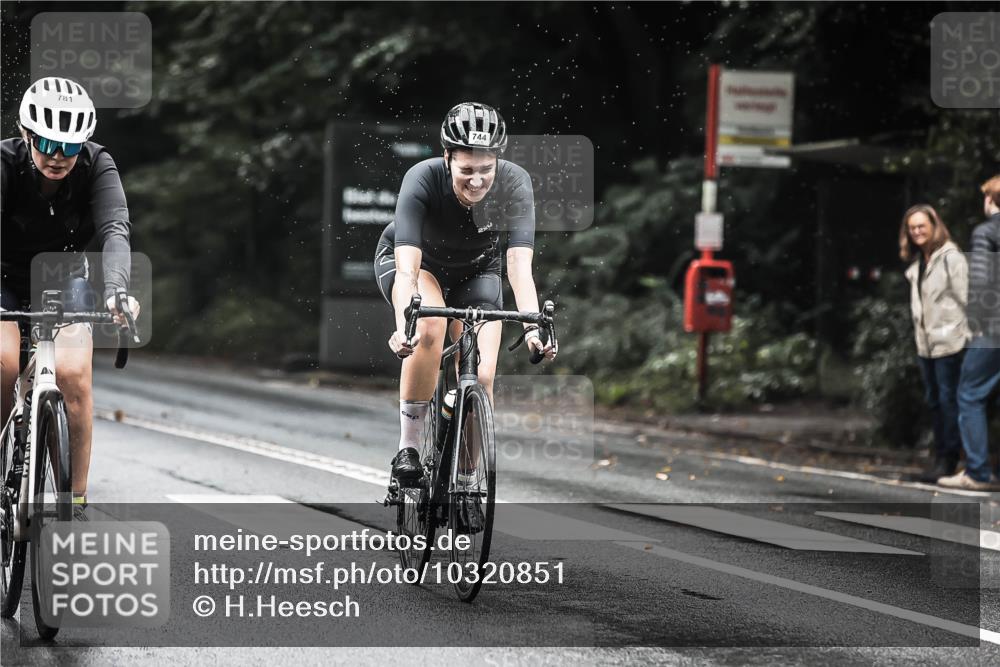 13.09.2026 - Stadtparktriathlon H.Heesch http://msf.ph/oto/10320851 13.09.2026 11:57:21 Radfahren 744, 781, 804, 807, 833, 899, 958 meine-sportfotos.de