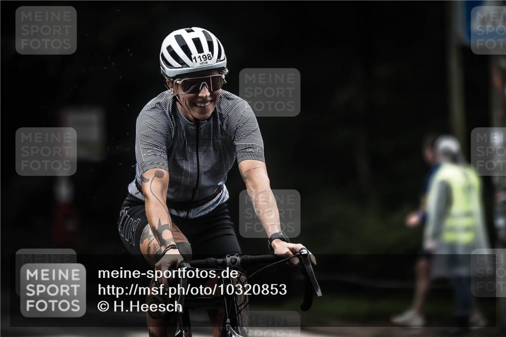13.09.2026 - Stadtparktriathlon H.Heesch http://msf.ph/oto/10320853 13.09.2026 13:05:40 Radfahren 1198, 1265, 1276, 1377, 1420 meine-sportfotos.de