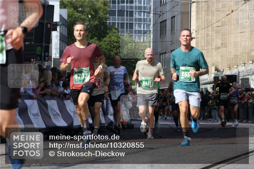 13.09.2026 - 21. swb-Marathon Bremen Strokosch-Dieckow http://msf.ph/oto/10320855 13.09.2026 13:08:40 Ziel 339, 678, 1335, 1696, 2098, 2266, 3808, 4082, 4247, 5424, 5594, 8655, 9582, 3110, 3330, 4033, 5377, 5517, 5696, 6906, 8555, 9240, 9411, 9702, 9867, 9906, 9911 meine-sportfotos.de