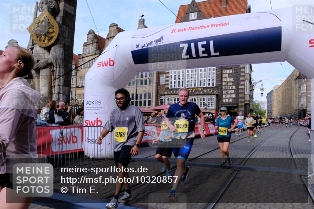13.09.2026 - 21. swb-Marathon Bremen Tim E. http://msf.ph/oto/10320857 13.09.2026 10:58:49 Ziel 10878, 10879, 11004, 11030, 11152, 11189, 11384, 11403, 11455, 11686, 11750, 11953, 11955, 12092, 12180, 12237, 12320, 12499, 12505, 12518 meine-sportfotos.de