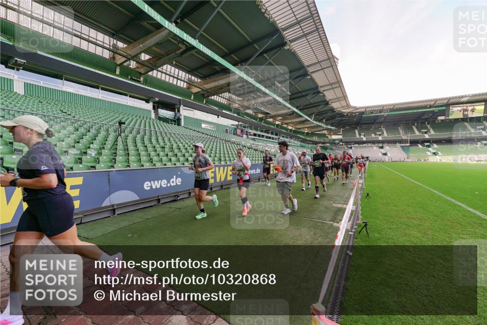 13.09.2026 - 21. swb-Marathon Bremen Michael Burmester http://msf.ph/oto/10320868 13.09.2026 13:20:40 Laufen im Stadion 333, 423, 464, 512, 620, 704, 782, 938, 1066, 1129, 1156, 1158, 1177, 1316, 1409, 1439, 1446, 1676, 1697, 1756, 1808, 1815, 1846, 1916, 2010, 2028, 2064, 2139, 2201, 2240, 2258, 2278, 2315, 2349, 2394, 2395, 2414, 2417, 2437, 2501, 2519, 2533, 2551, 2588, 2626, 2689, 2694, 2695, 2702, 2703, 2722, 2736, 2756, 2793, 2828, 2843, 2886, 2954, 3004, 3010, 3017, 3018, 3031, 3035, 3036, 3037, 3059, 3070, 3074, 3102, 3116, 3139, 3144, 3243, 3263, 3264, 3310, 3315 meine-sportfotos.de