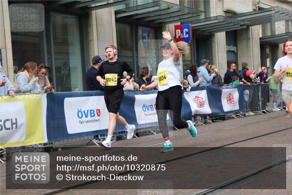 13.09.2026 - 21. swb-Marathon Bremen Strokosch-Dieckow http://msf.ph/oto/10320875 13.09.2026 10:58:53 Ziel 10383, 10415, 10427, 10477, 10492, 10668, 10843, 11034, 11086, 11125, 11301, 11302, 11500, 11602, 11913, 12015, 12118, 12127, 12131, 12200, 12267, 12271, 12297, 12537, 12541, 10254, 10485, 10787, 10794, 10832, 10878, 10948, 11030, 11189, 11228, 11267, 11278, 11488, 11743, 11955, 12130, 12176, 12237, 12320, 12414, 12499, 12505 meine-sportfotos.de