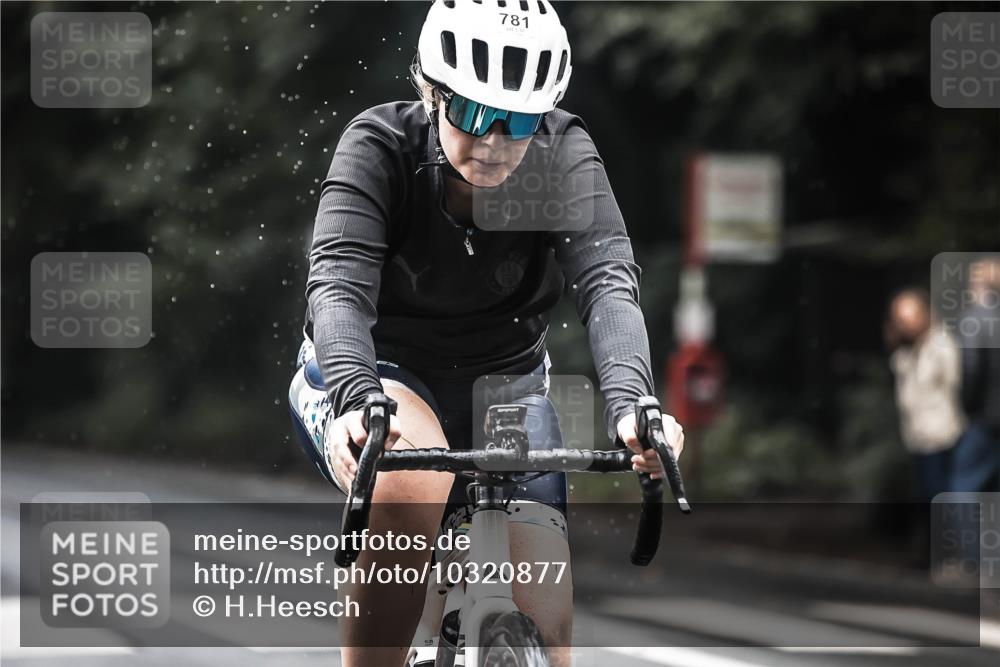 13.09.2026 - Stadtparktriathlon H.Heesch http://msf.ph/oto/10320877 13.09.2026 11:57:22 Radfahren 744, 781, 804, 807, 833, 884, 899, 958 meine-sportfotos.de