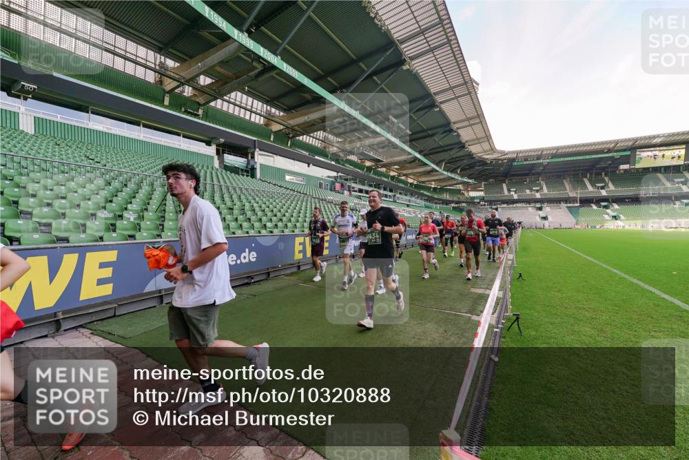 13.09.2026 - 21. swb-Marathon Bremen Michael Burmester http://msf.ph/oto/10320888 13.09.2026 13:20:41 Laufen im Stadion 333, 423, 464, 512, 620, 704, 782, 938, 1066, 1129, 1156, 1158, 1177, 1316, 1409, 1439, 1446, 1676, 1697, 1756, 1808, 1815, 1846, 1916, 2010, 2028, 2064, 2139, 2201, 2240, 2258, 2278, 2315, 2349, 2394, 2395, 2414, 2417, 2437, 2501, 2519, 2533, 2551, 2588, 2626, 2689, 2694, 2695, 2702, 2703, 2722, 2736, 2756, 2793, 2828, 2886, 2954, 3004, 3010, 3017, 3018, 3035, 3036, 3037, 3059, 3070, 3074, 3102, 3116, 3139, 3144, 3243, 3263, 3264, 3310, 3315 meine-sportfotos.de