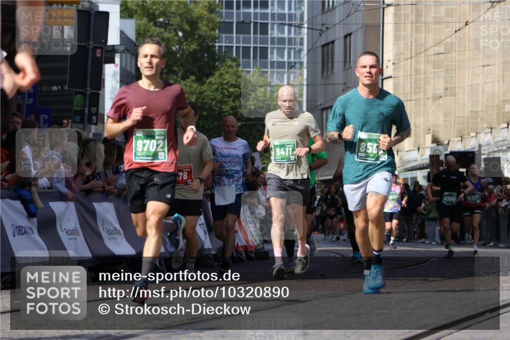 13.09.2026 - 21. swb-Marathon Bremen Strokosch-Dieckow http://msf.ph/oto/10320890 13.09.2026 13:08:41 Ziel 339, 678, 1335, 1696, 3808, 4082, 4247, 4888, 5424, 5594, 8655, 9084, 9582, 3110, 3330, 5377, 5517, 5696, 6906, 8555, 9240, 9411, 9702, 9867, 9906, 9911 meine-sportfotos.de