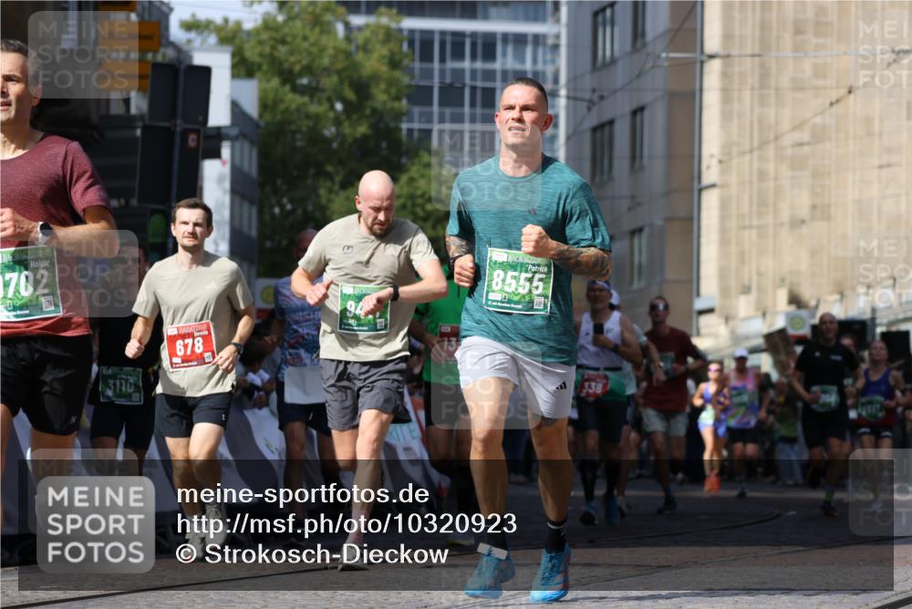 13.09.2026 - 21. swb-Marathon Bremen Strokosch-Dieckow http://msf.ph/oto/10320923 13.09.2026 13:08:42 Ziel 339, 678, 1335, 1696, 3808, 4082, 4247, 4888, 5424, 5594, 8655, 9084, 9582, 1925, 3110, 3330, 5517, 5696, 6906, 8555, 9240, 9411, 9702, 9867, 9906, 9911 meine-sportfotos.de