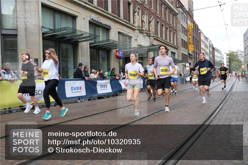 13.09.2026 - 21. swb-Marathon Bremen Strokosch-Dieckow http://msf.ph/oto/10320935 13.09.2026 10:58:54 Ziel 10383, 10415, 10427, 10477, 10492, 10668, 10843, 11034, 11086, 11125, 11301, 11302, 11500, 11602, 11913, 12015, 12118, 12127, 12131, 12200, 12267, 12271, 12297, 12537, 12541, 10254, 10485, 10787, 10794, 10832, 10948, 11030, 11189, 11228, 11267, 11278, 11488, 11743, 11955, 12130, 12131, 12176, 12237, 12271, 12320, 12414, 12505 meine-sportfotos.de