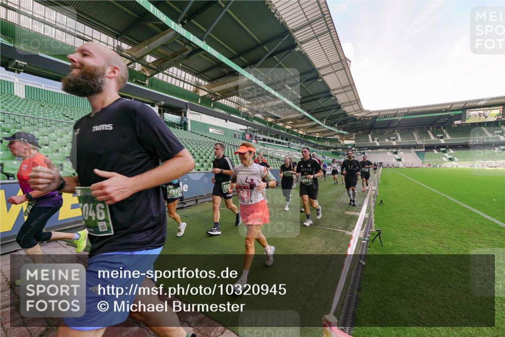 13.09.2026 - 21. swb-Marathon Bremen Michael Burmester http://msf.ph/oto/10320945 13.09.2026 13:20:45 Laufen im Stadion 333, 423, 441, 464, 512, 601, 620, 704, 782, 938, 1066, 1094, 1129, 1156, 1158, 1177, 1316, 1409, 1439, 1446, 1518, 1676, 1697, 1756, 1808, 1815, 1846, 1916, 2010, 2028, 2064, 2139, 2201, 2240, 2258, 2278, 2315, 2349, 2394, 2395, 2414, 2417, 2437, 2501, 2519, 2533, 2551, 2588, 2626, 2689, 2694, 2695, 2702, 2722, 2736, 2756, 2793, 2828, 2886, 2954, 3004, 3010, 3017, 3018, 3035, 3036, 3037, 3059, 3070, 3074, 3102, 3116, 3139, 3144, 3243, 3263, 3264, 3310, 3315 meine-sportfotos.de