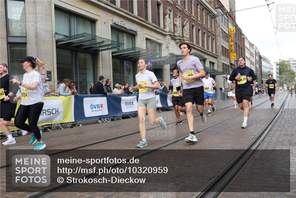 13.09.2026 - 21. swb-Marathon Bremen Strokosch-Dieckow http://msf.ph/oto/10320959 13.09.2026 10:58:54 Ziel 10383, 10415, 10427, 10477, 10492, 10668, 10843, 11034, 11086, 11125, 11301, 11302, 11500, 11602, 11913, 12015, 12118, 12127, 12131, 12200, 12267, 12271, 12297, 12537, 12541, 10254, 10485, 10787, 10794, 10832, 10948, 11030, 11189, 11228, 11267, 11278, 11488, 11743, 11955, 12130, 12131, 12176, 12237, 12271, 12320, 12414, 12505 meine-sportfotos.de