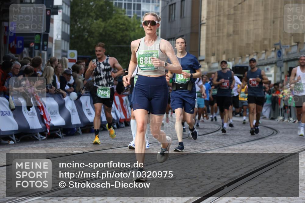 13.09.2026 - 21. swb-Marathon Bremen Strokosch-Dieckow http://msf.ph/oto/10320975 13.09.2026 13:24:46 Ziel 789, 790, 1250, 1582, 2295, 3375, 3524, 3994, 4000, 4559, 5572, 5668, 5669, 5929, 5953, 6080, 7069, 7156, 7568, 8310, 8415, 8784, 8881, 9264, 9573, 9676, 10069, 10071, 972, 1264, 2761, 3015, 4113, 4262, 4507, 4973, 6079, 6360, 6544, 6807, 6943, 7409, 7854, 8853, 9152, 10103 meine-sportfotos.de