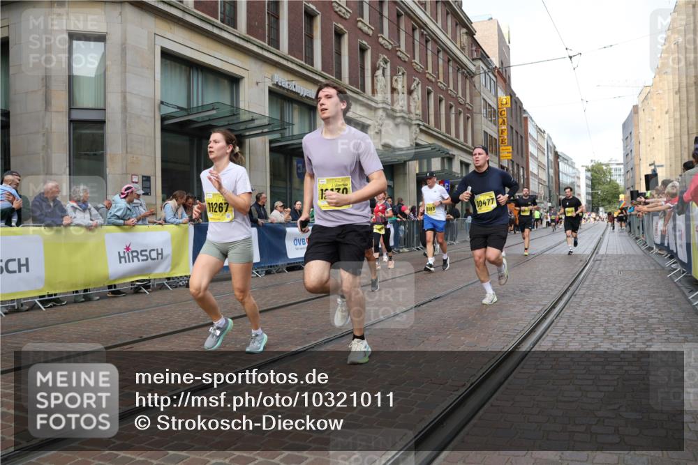 13.09.2026 - 21. swb-Marathon Bremen Strokosch-Dieckow http://msf.ph/oto/10321011 13.09.2026 10:58:55 Ziel 10377, 10383, 10415, 10427, 10477, 10492, 10668, 10843, 11034, 11086, 11125, 11301, 11302, 11500, 11602, 11873, 11913, 12015, 12118, 12127, 12200, 12267, 12297, 12537, 12541, 10254, 10383, 10485, 10787, 10794, 10832, 10843, 10948, 11030, 11034, 11189, 11228, 11267, 11278, 11488, 11743, 11955, 12130, 12131, 12176, 12237, 12271, 12320, 12414, 12505 meine-sportfotos.de