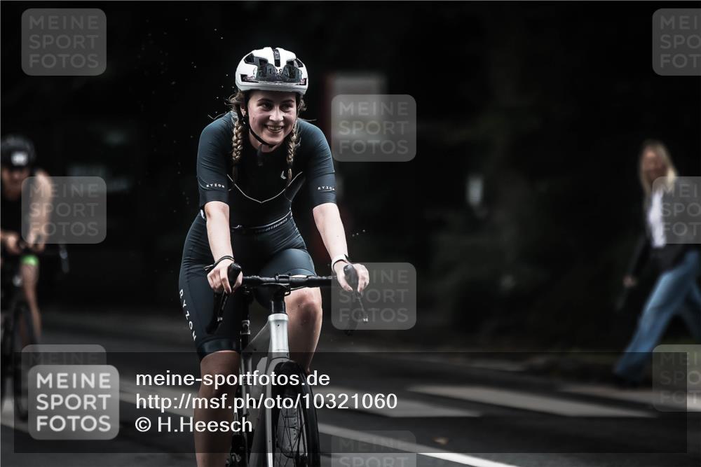 13.09.2026 - Stadtparktriathlon H.Heesch http://msf.ph/oto/10321060 13.09.2026 13:06:02 Radfahren 1283, 1295 meine-sportfotos.de
