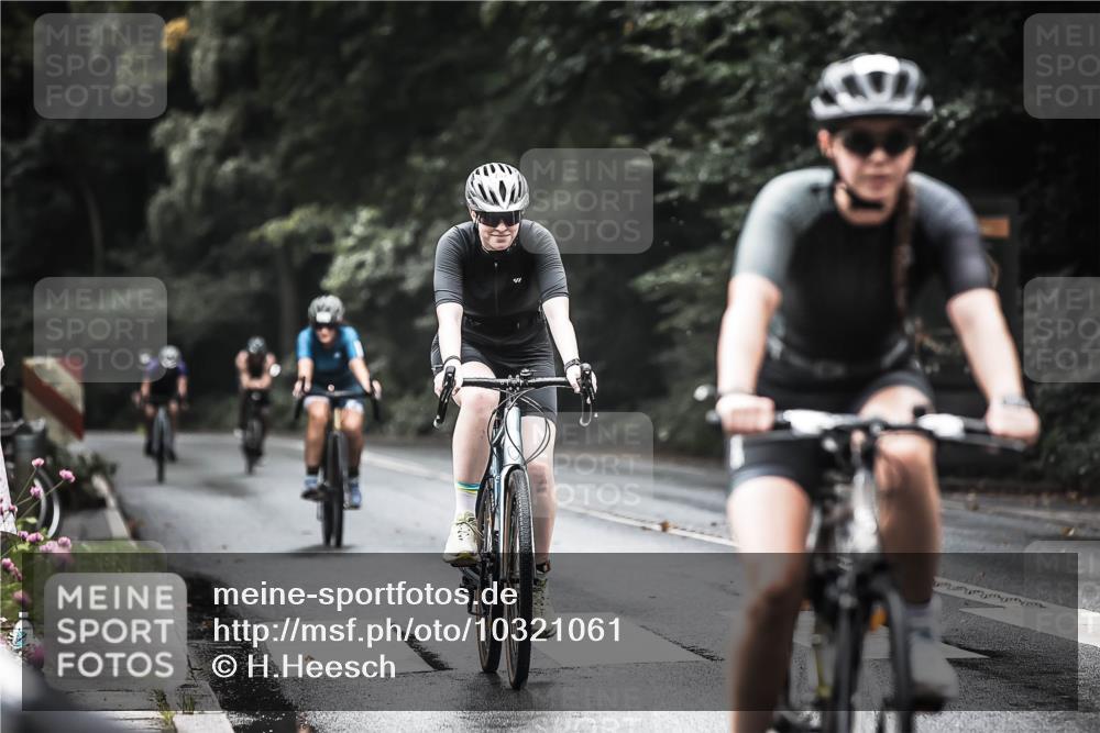 13.09.2026 - Stadtparktriathlon H.Heesch http://msf.ph/oto/10321061 13.09.2026 11:57:37 Radfahren 737, 743, 748, 757, 787, 825, 923, 937, 962, 964, 1060 meine-sportfotos.de