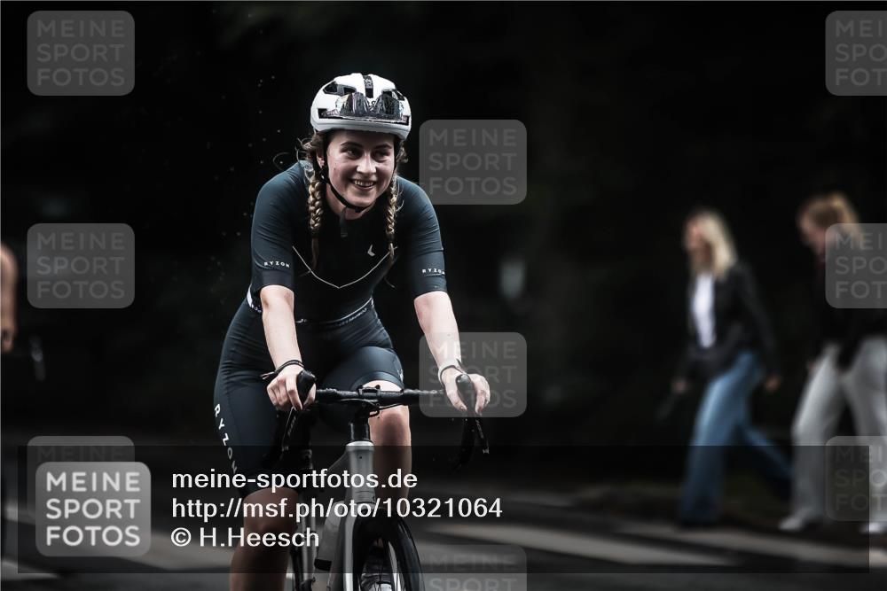 13.09.2026 - Stadtparktriathlon H.Heesch http://msf.ph/oto/10321064 13.09.2026 13:06:03 Radfahren 1283, 1295 meine-sportfotos.de