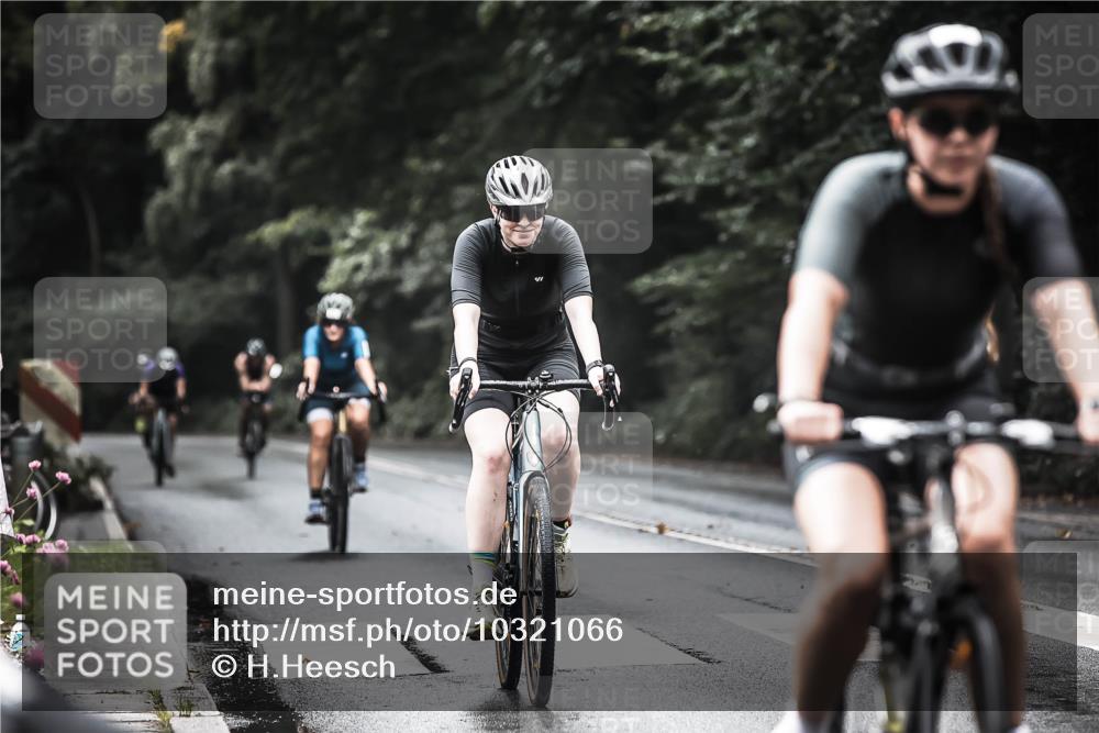 13.09.2026 - Stadtparktriathlon H.Heesch http://msf.ph/oto/10321066 13.09.2026 11:57:37 Radfahren 737, 743, 748, 757, 787, 825, 923, 937, 962, 964, 1060 meine-sportfotos.de
