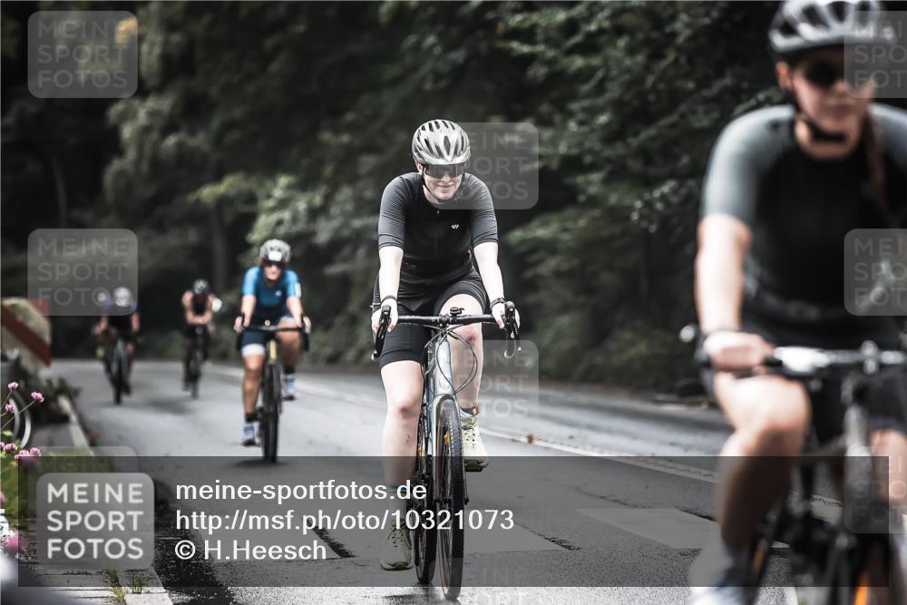 13.09.2026 - Stadtparktriathlon H.Heesch http://msf.ph/oto/10321073 13.09.2026 11:57:37 Radfahren 737, 743, 748, 757, 787, 825, 923, 937, 962, 964, 1060 meine-sportfotos.de