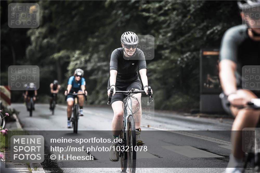 13.09.2026 - Stadtparktriathlon H.Heesch http://msf.ph/oto/10321078 13.09.2026 11:57:38 Radfahren 737, 741, 743, 748, 757, 825, 923, 937, 962, 964, 1060 meine-sportfotos.de