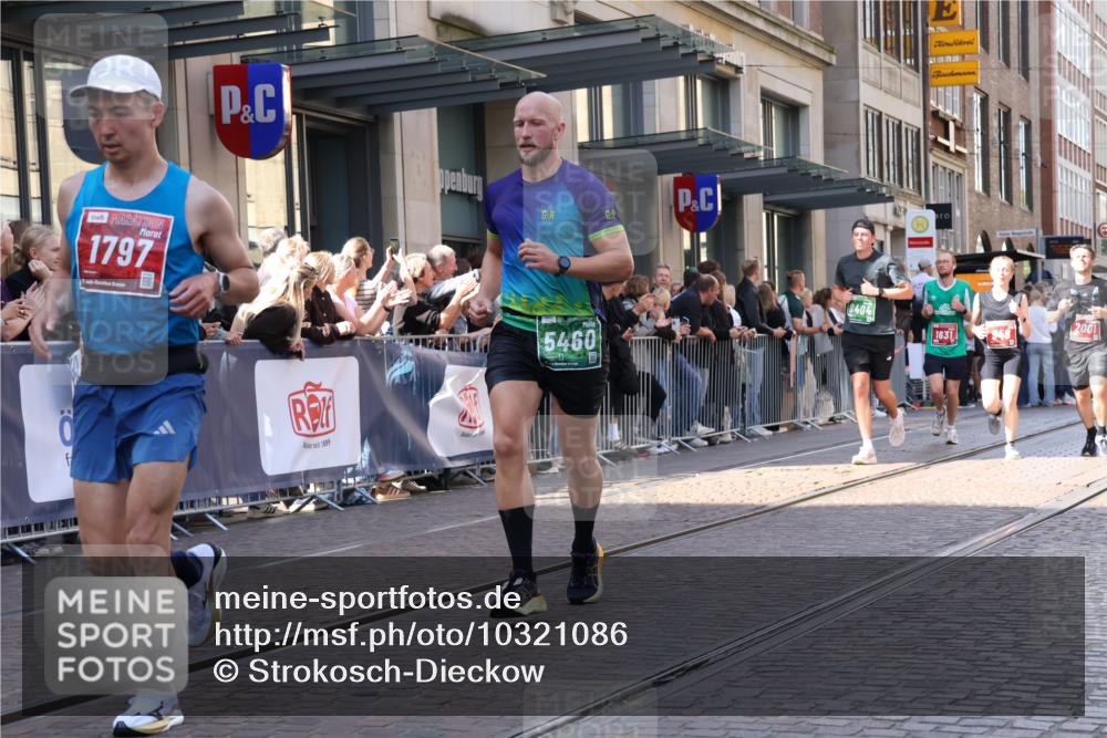 13.09.2026 - 21. swb-Marathon Bremen Strokosch-Dieckow http://msf.ph/oto/10321086 13.09.2026 13:18:05 Ziel 465, 1146, 1419, 2055, 3458, 5307, 5460, 6152, 6293, 6294, 6818, 7245, 7491, 7731, 7954, 8404, 8872, 9019, 9134, 9275, 9609, 10065, 13150, 948, 1631, 1797, 1872, 2001, 2260, 2634, 2671, 3051, 3192, 3241, 3514, 3634, 4131, 4286, 4374, 4733, 5292, 5530, 5695, 5935, 5948, 6152, 6290, 6448, 8094, 8805, 8869, 8943, 8944, 9595, 9596, 9837, 13041 meine-sportfotos.de