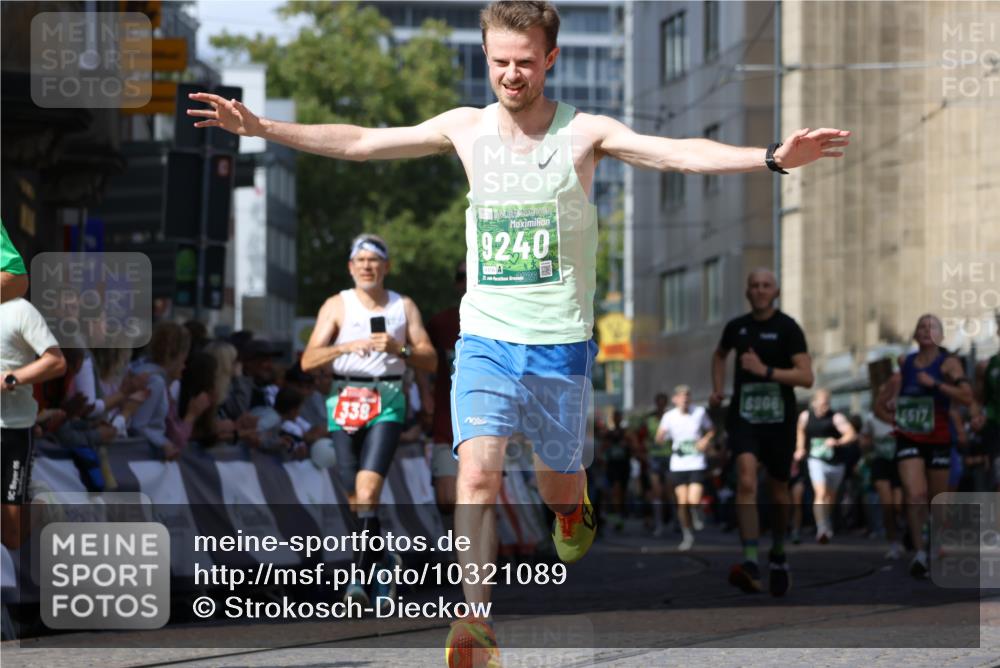 13.09.2026 - 21. swb-Marathon Bremen Strokosch-Dieckow http://msf.ph/oto/10321089 13.09.2026 13:08:46 Ziel 339, 678, 1335, 1696, 4082, 4247, 4888, 5424, 8655, 9084, 9582, 1925, 3330, 4384, 5517, 5636, 5696, 6906, 7262, 9867, 9906, 9911 meine-sportfotos.de