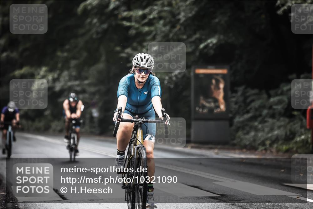 13.09.2026 - Stadtparktriathlon H.Heesch http://msf.ph/oto/10321090 13.09.2026 11:57:40 Radfahren 737, 741, 757, 825, 908, 923, 937, 962, 964, 1060 meine-sportfotos.de