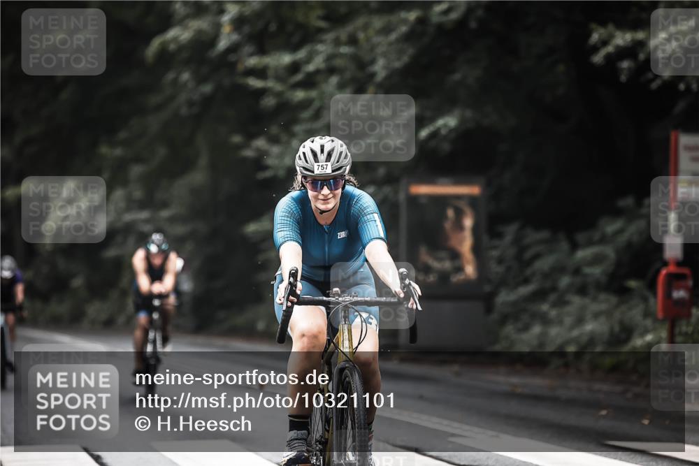 13.09.2026 - Stadtparktriathlon H.Heesch http://msf.ph/oto/10321101 13.09.2026 11:57:40 Radfahren 737, 741, 757, 825, 908, 923, 937, 962, 964, 1060 meine-sportfotos.de