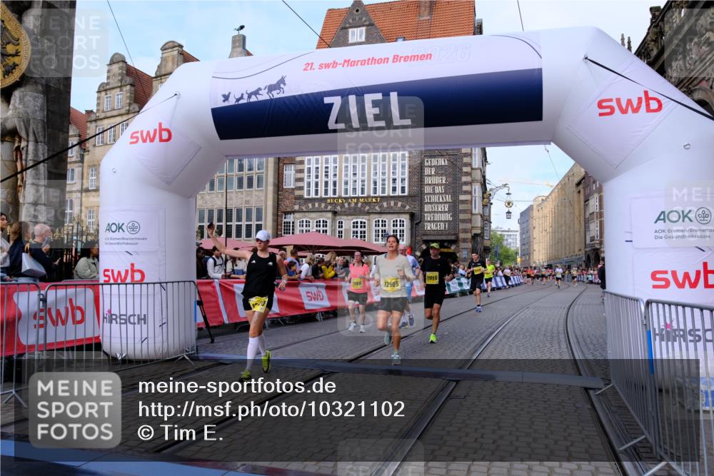 13.09.2026 - 21. swb-Marathon Bremen Tim E. http://msf.ph/oto/10321102 13.09.2026 10:58:51 Ziel 10878, 10879, 11004, 11030, 11152, 11189, 11384, 11455, 11686, 11743, 11953, 11955, 12180, 12237, 12320, 12499, 12505, 12518 meine-sportfotos.de