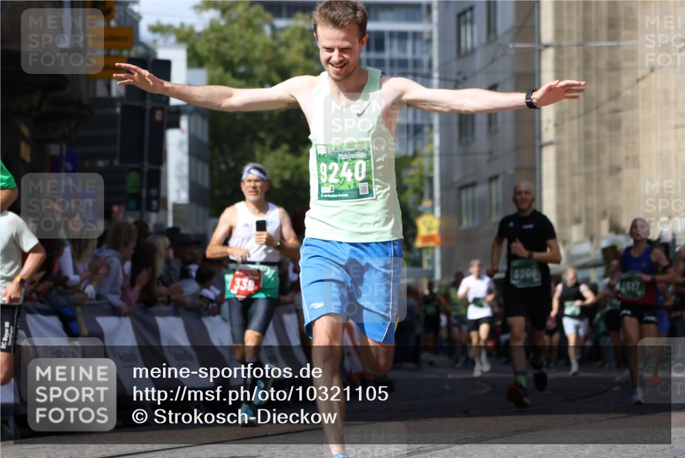 13.09.2026 - 21. swb-Marathon Bremen Strokosch-Dieckow http://msf.ph/oto/10321105 13.09.2026 13:08:46 Ziel 339, 678, 1335, 1696, 4082, 4247, 4888, 5424, 8655, 9084, 9582, 1925, 3330, 4384, 5517, 5636, 5696, 6906, 7262, 9867, 9906, 9911 meine-sportfotos.de