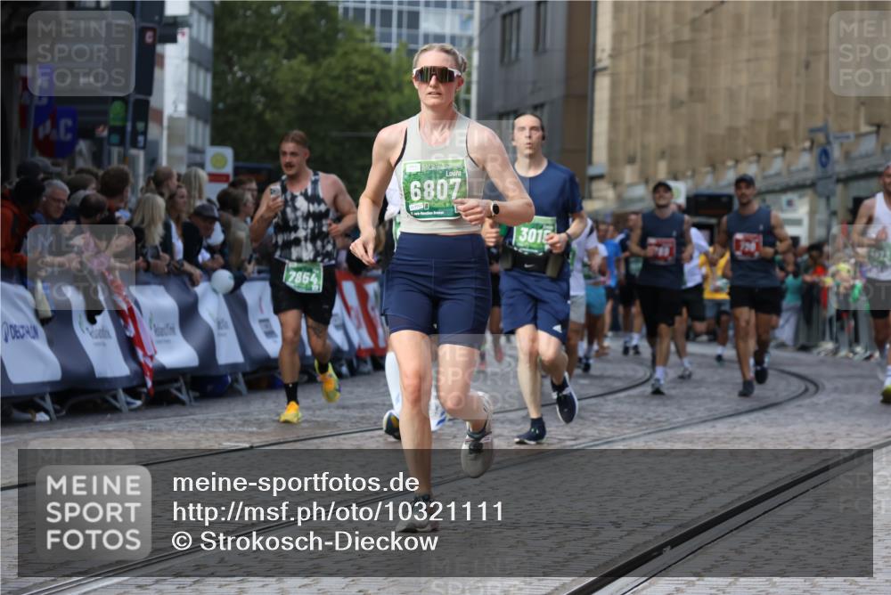 13.09.2026 - 21. swb-Marathon Bremen Strokosch-Dieckow http://msf.ph/oto/10321111 13.09.2026 13:24:46 Ziel 789, 790, 1250, 1582, 2295, 3375, 3524, 3994, 4000, 4559, 5572, 5668, 5669, 5929, 5953, 6080, 7069, 7156, 7568, 8310, 8415, 8784, 8881, 9264, 9573, 9676, 10069, 10071, 972, 1264, 2761, 3015, 4113, 4262, 4507, 4973, 6079, 6360, 6544, 6807, 6943, 7409, 7854, 8853, 9152, 10103 meine-sportfotos.de