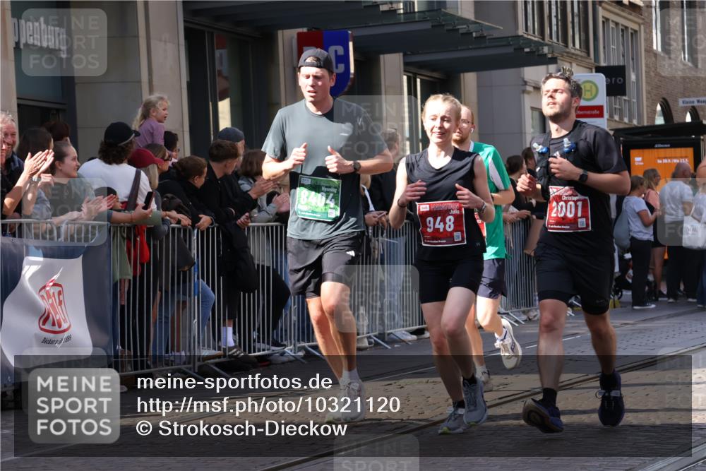 13.09.2026 - 21. swb-Marathon Bremen Strokosch-Dieckow http://msf.ph/oto/10321120 13.09.2026 13:18:06 Ziel 465, 1146, 1419, 2055, 3458, 5307, 5460, 6293, 6294, 6818, 7245, 7491, 7731, 7954, 8404, 8540, 8872, 9019, 9134, 9275, 9609, 10065, 13150, 948, 1631, 1797, 1872, 2001, 2260, 2634, 2671, 3051, 3192, 3241, 3514, 3634, 4131, 4286, 4374, 4733, 5292, 5530, 5695, 5935, 5948, 6152, 6290, 6448, 8094, 8805, 8869, 8943, 8944, 9595, 9596, 9609, 9837, 13041 meine-sportfotos.de