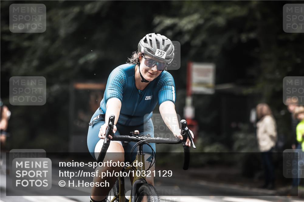13.09.2026 - Stadtparktriathlon H.Heesch http://msf.ph/oto/10321129 13.09.2026 11:57:41 Radfahren 737, 741, 757, 825, 908, 923, 962, 964, 1060 meine-sportfotos.de