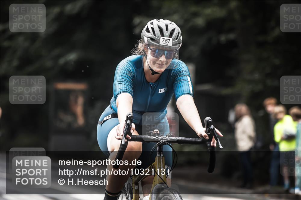 13.09.2026 - Stadtparktriathlon H.Heesch http://msf.ph/oto/10321131 13.09.2026 11:57:41 Radfahren 737, 741, 757, 825, 908, 923, 962, 964, 1060 meine-sportfotos.de